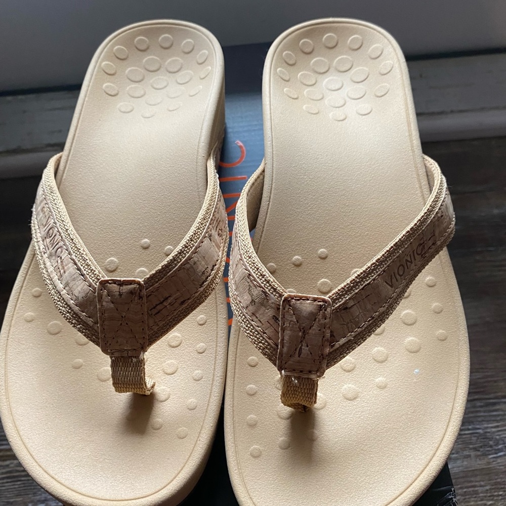 Vionic high tide wedge
